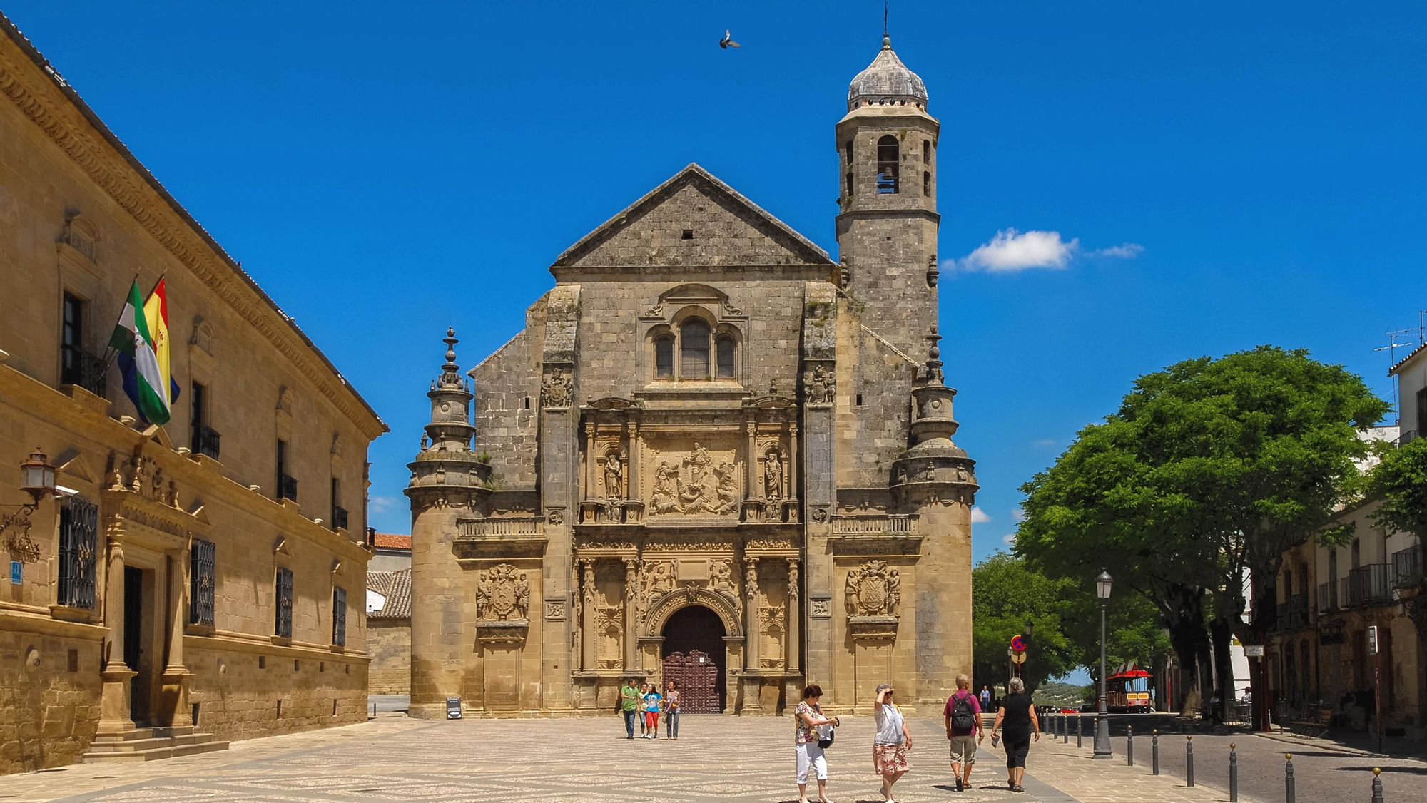 Sacra Capilla del Salvador en la plaza Vázquez de Molina.