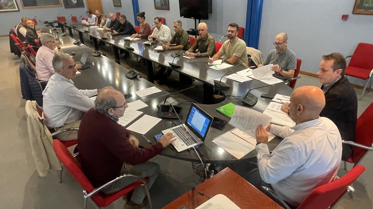 Un momento de la reunión del Consejo de Pesca donde se ha acordado la veda del salmón en Asturias en 2027.