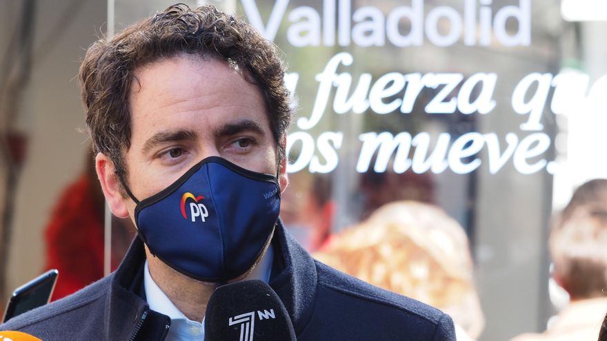 El secretario general del Partido Popular, Teodoro García Egea, responde a los medios durante una visita por Valladolid, a 2 de febrero de 2022, en Valladolid, Castilla y León (España).