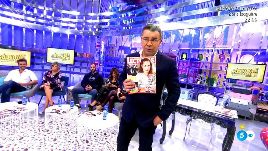 Jorge Javier muestra en Sálvame un ejemplar de Lecturas