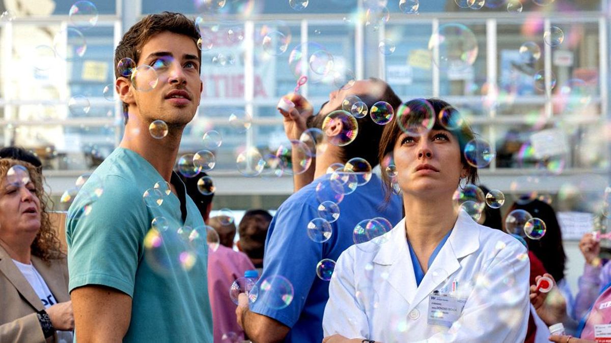 Manu Ríos y Blanca Suárez, en una imagen de 'Respira'