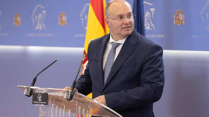 Archivo - El portavoz del PP en el Congreso, Miguel Tellado, durante una rueda de prensa posterior a la Junta de Portavoces, en el Congreso de los Diputados, a 8 de abril de 2025, en Madrid (España).