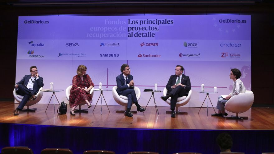 Ricardo Migueláñez, coordinador del Grupo Alimentario de Innovación y Sostenibilidad; Nuria Mª Arribas, directora gerente de Inlac; Fernando Miranda, secretario general de Agricultura y Alimentación del Ministerio de Agricultura, Pesca y Alimentación; y Sergio Gutiérrez, director de AgroBank. La mesa sobre alimentos del futuro, con enfoque medioambiental, demográfico y social, fue moderada por Cristina Bolinches, redactora de elDiario.es.