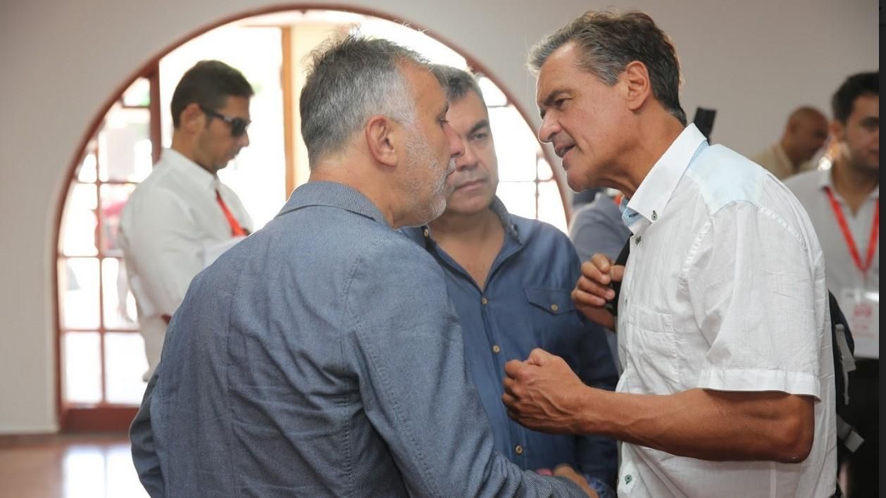 Torres, junto a Juan Fernando López Aguilar. (ALEJANDRO RAMOS)