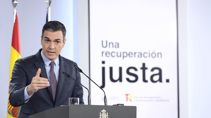 El presidente del Gobierno, Pedro Sánchez, comparece, después de su reunión con el primer ministro de la República de Croacia, en el Palacio de la Moncloa, a 16 de marzo de 2022, en Madrid (España). Después de este encuentro, Sánchez iniciará una gira por siete países para convencer a Europa de que el gas se desacople del precio de la luz. Desde el Gobierno señalan que con esta ronda de contactos España leer más quiere dar respuesta a esta crisis desacoplando los precios del gas a los de la electricidad; realizar compras centralizadas en los mercados mayoristas y desarrollar todo lo posible las energías renovables así como las interconexiones de energía con Europa.