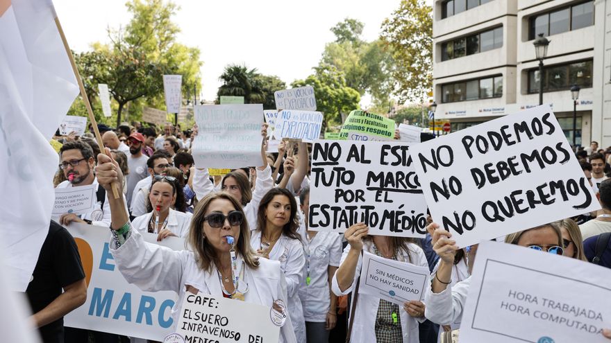 Protesta de médicos contra el Estatuto Marco propuesta por el Ministerio de Sanidad. EFE/Ana Escobar