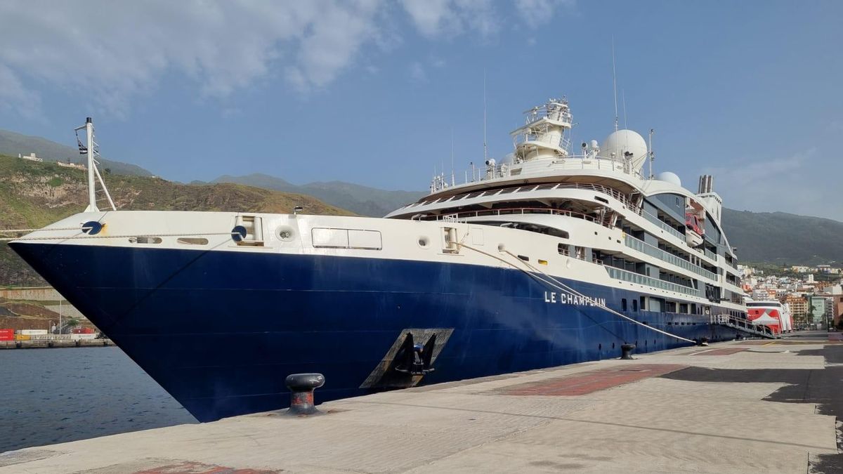 Primeras escalas de dos cruceros exclusivos en el puerto de Santa Cruz de La Palma