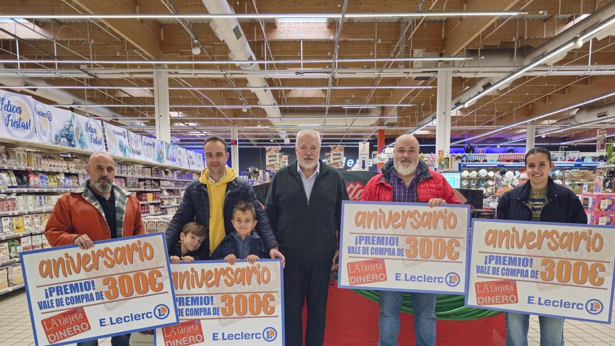 E.Leclerc León entregó los vales a los premiados en la campaña MegaMes de octubre