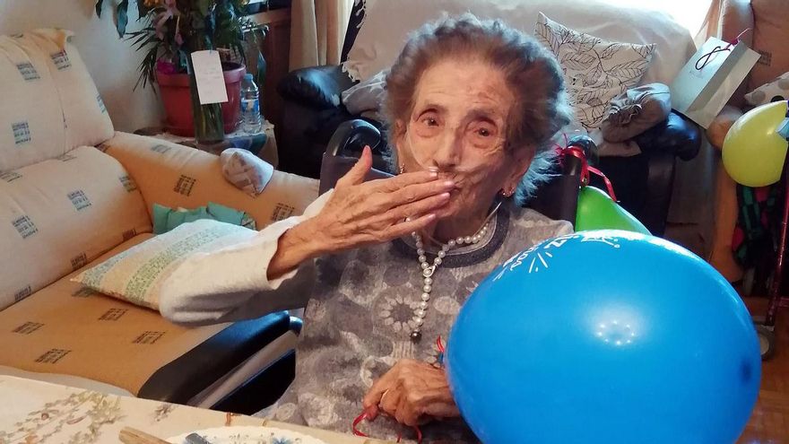104 años y otras tantas velas para la ‘abuela’ de la comarca de Gordón en León