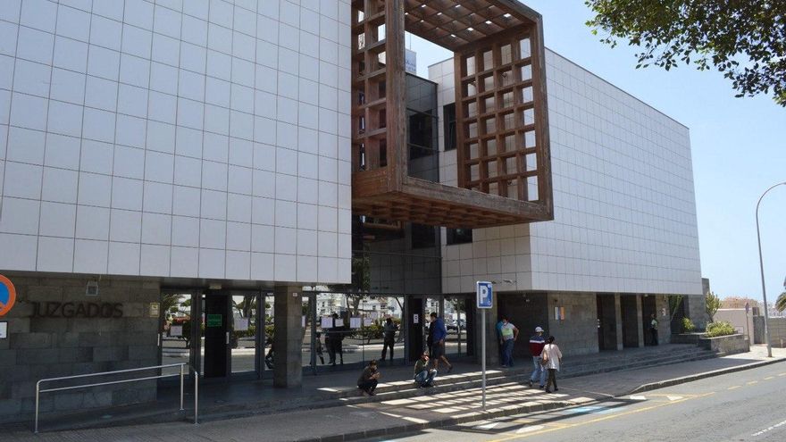 En libertad los tres acusados de una violación en una patera: la Fiscalía de Canarias pide una reforma legal
