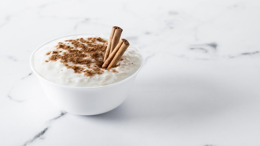 Arroz con leche casero: la receta tradicional para conseguir un postre cremoso y rápido