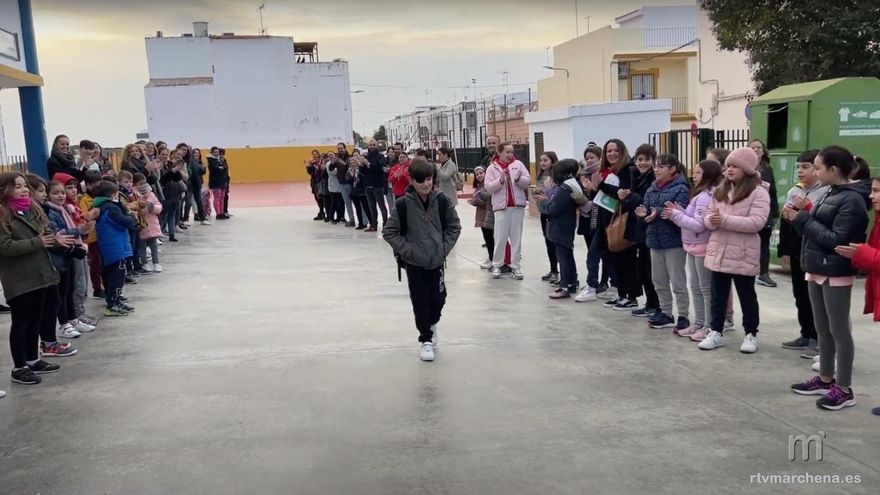 Así ha vuelto a clase Antonio, el niño herido más grave en la cabalgata de Marchena