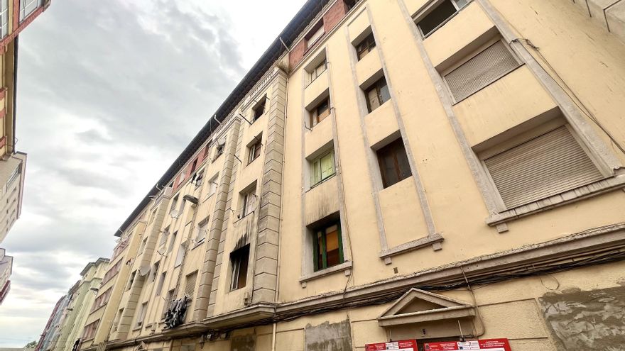 Edificio de la calle Marqueses de Valdecilla y Pelayo donde se construirán viviendas protegidas