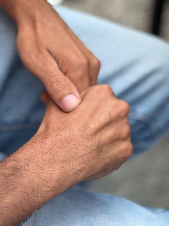 Las manos de Jesús.