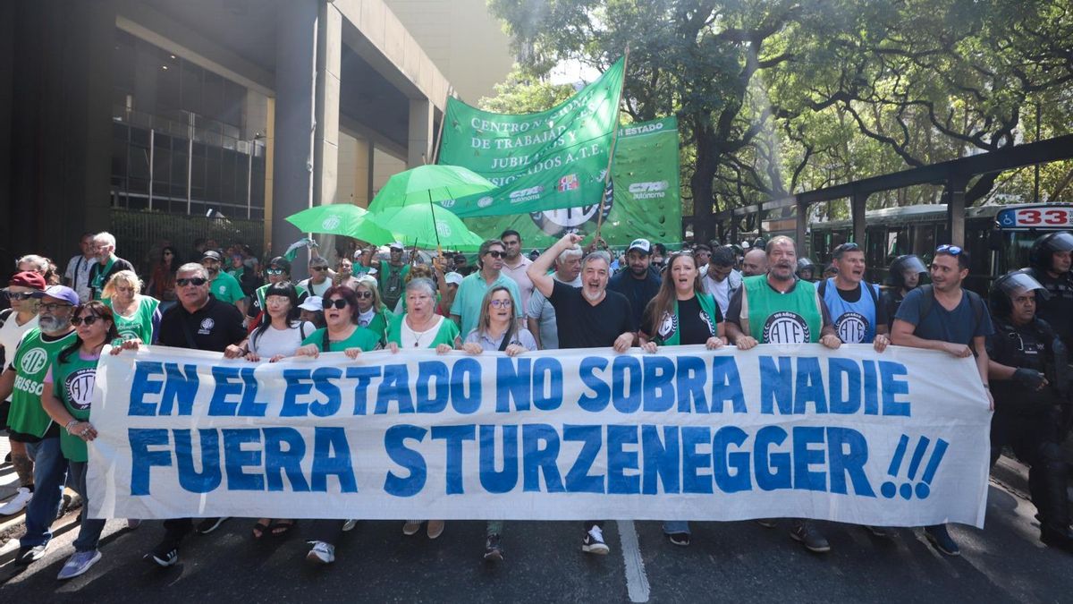 ATE está en alerta por las nuevas medidas del Gobierno, pese al rechazo del Senado al DNU de Milei.