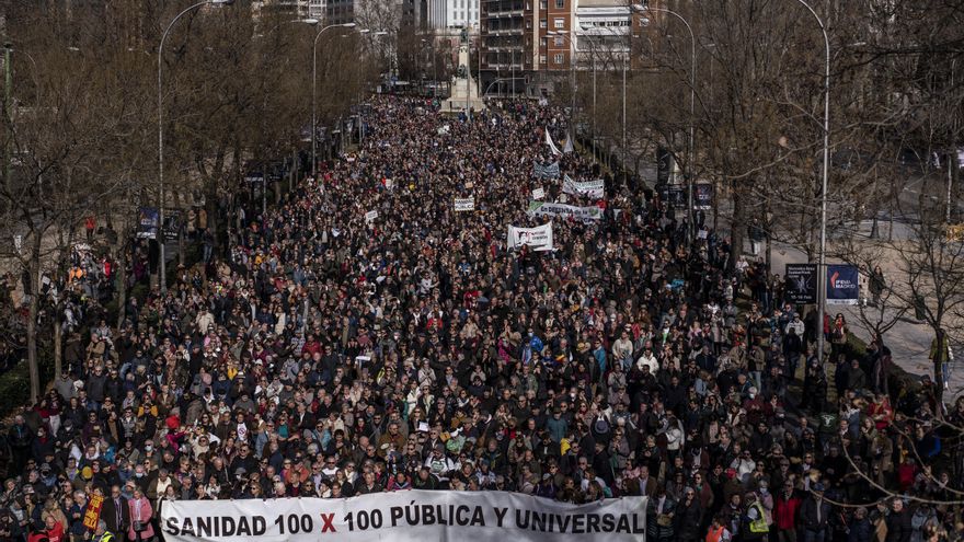 El Gobierno de Ayuso carga contra los cientos de miles de manifestantes de Madrid y les acusa de querer “reventar el sistema sanitario”