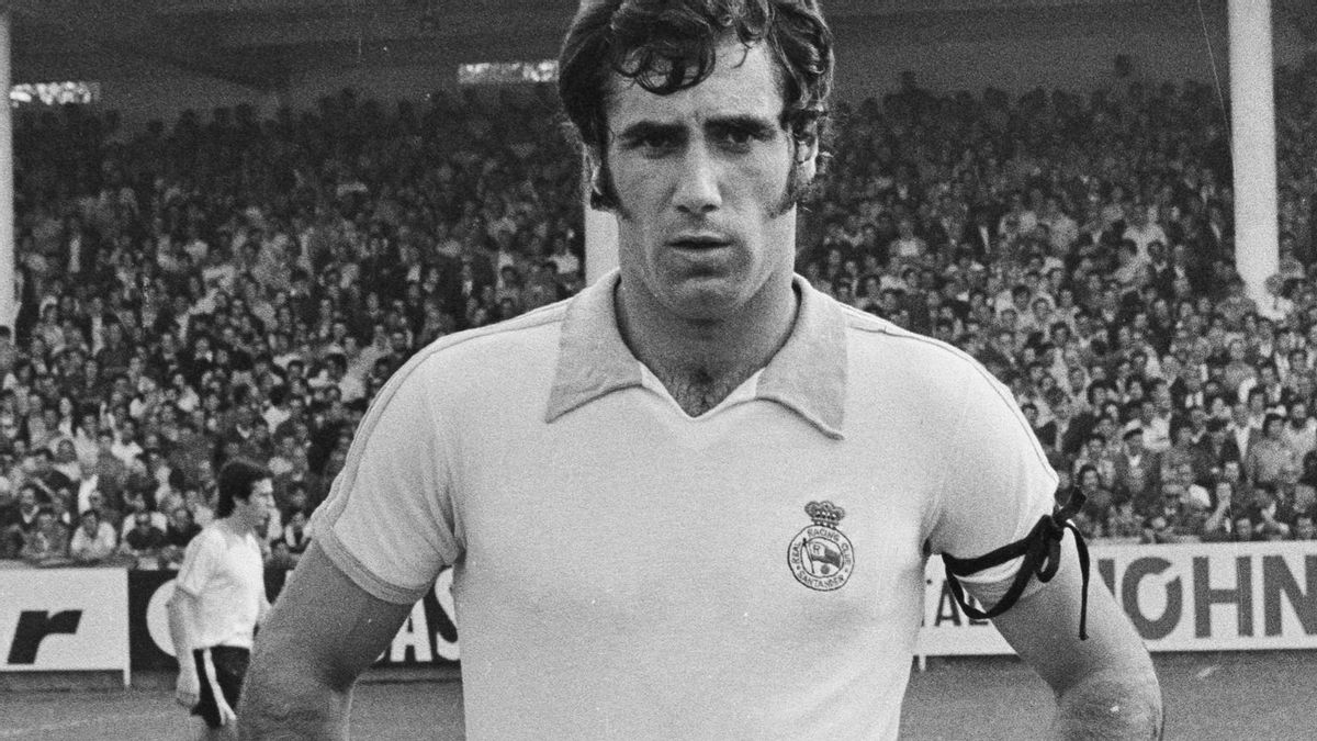 Aitor Aguirre posa para Juan Antonio Mazo, que, según su hijo, era consciente del acto de protesta de los jugadores y por eso tomó este retrato.