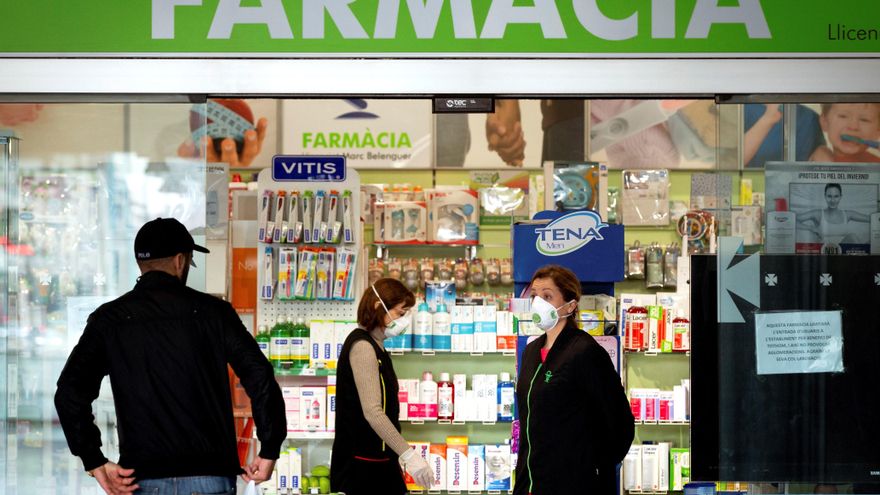 Catalunya permitirá a quienes den positivo en un test de antígenos notificarlo en la farmacia