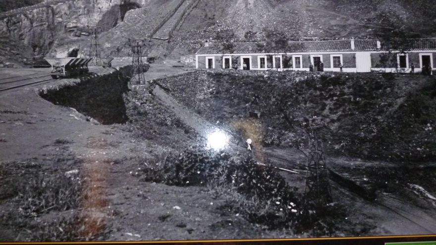 Imagen de principios del siglo XX colgada en el centro de visitantes