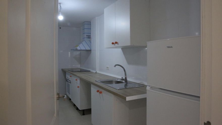 Cocina en uno de los pisos de Tazacorte destinados a los afectados por la erupción.