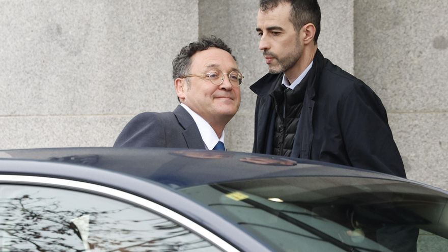 The attorney general denies any plot against Ayuso and his partner in his clash with Judge Hurtado