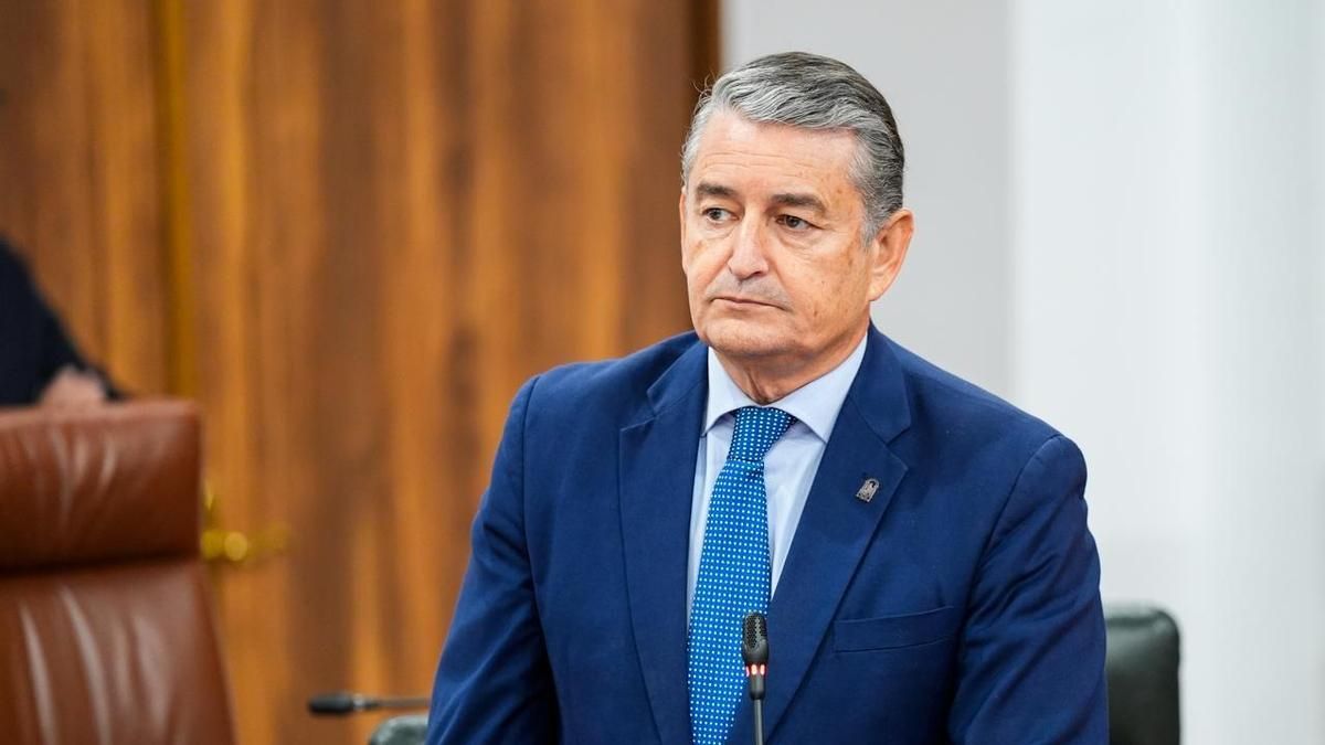Sanz niega el uso de reactivos caducados en un hospital de Málaga y defiende que la "seguridad no está comprometida"