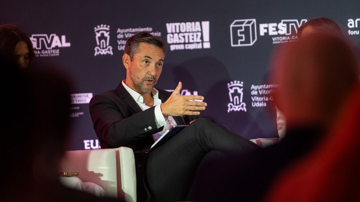 Javier Ruiz en la presentación de La Séptima en el FesTVal