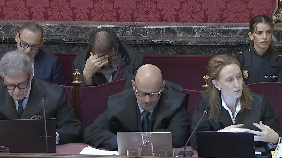 Ábalos y Koldo siguen la primera jornada del juicio. En la primera fila, sus abogados.