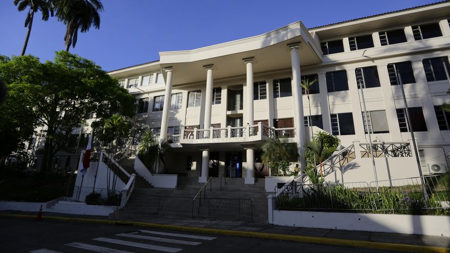 TI alerta de la inconveniencia de alza salarial y de jubilación a magistrados de Panamá