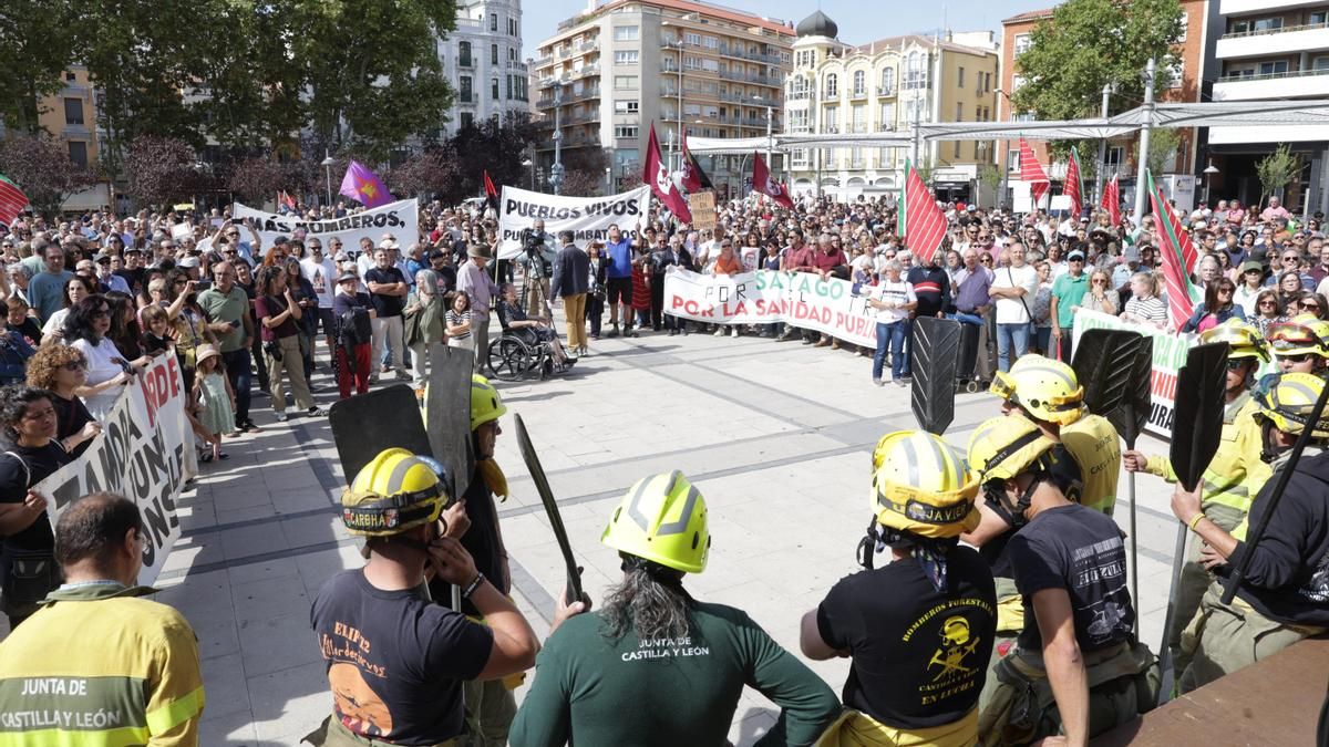 Amplia protesta exigiendo dimisiones políticas en la Junta por los incendios forestales en Zamora.