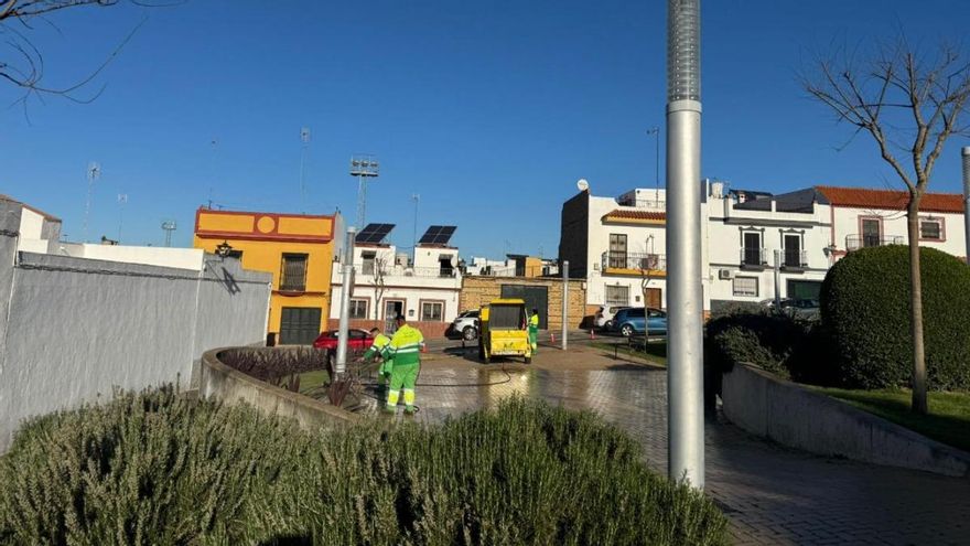 Alcalá de Guadaíra renueva los jardines de la calle Félix Rodríguez de la Fuente