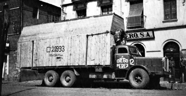 El fuselaje de los 'Stuka' se transportó por carretera; fotografía tomada probablemente en Orense.
