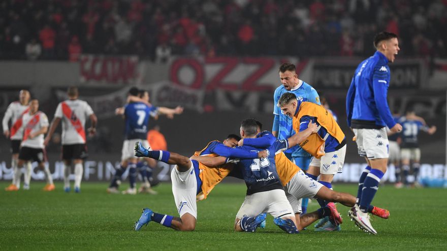 River fue eliminado por Vélez de la Copa Libertadores en una noche polémica del VAR