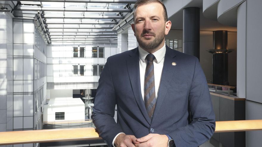 Excomisario de Medioambiente: "Si Rusia ataca, no quiero pedir un F-16 por e-mail a EEUU"