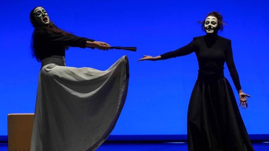 Imagen de una función de 'Amando el dolor de amar' de La Espiga teatral