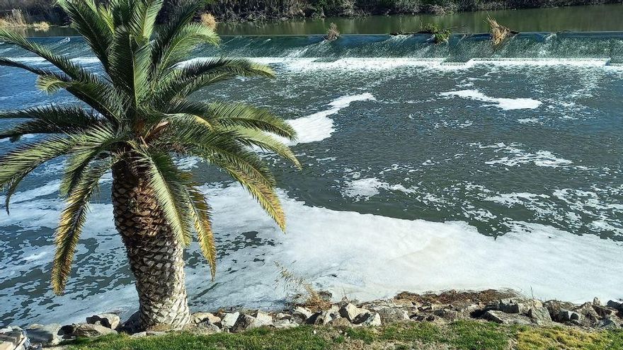 Espumas en el río Tajo a su paso por Toledo el pasado mes de febrero