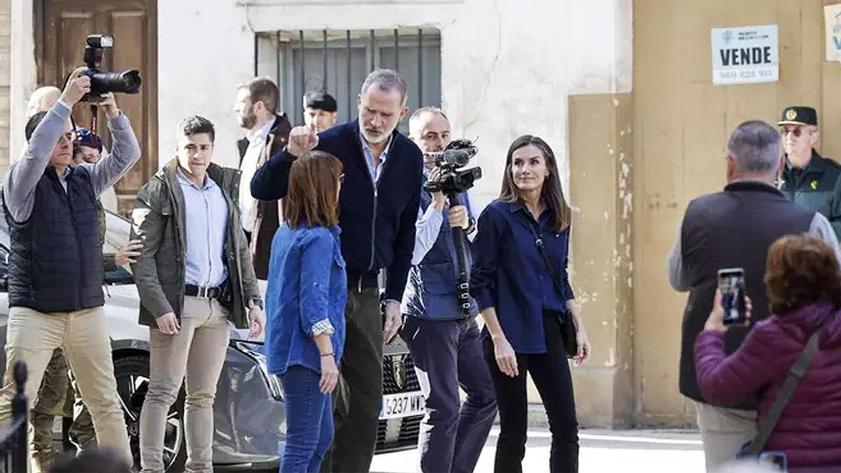 Los reyes Felipe VI y Letizia en la visita a los afectados por la Dana de Valencia.
