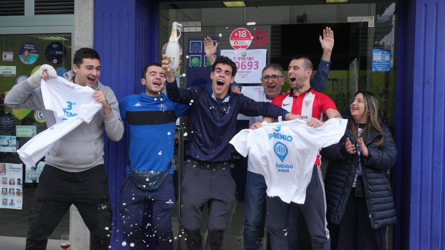 Tensión en la reunión de los afectados por la Lotería de Navidad del club de rugby de Igorre: "Nos han estafado"