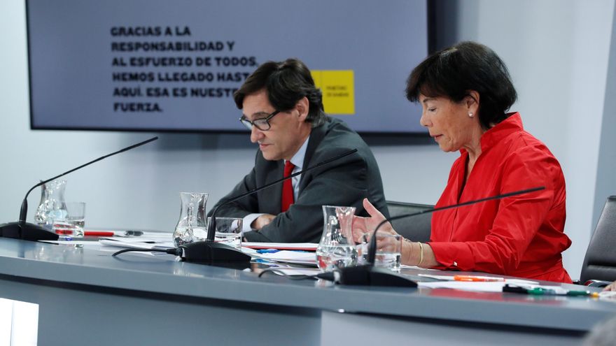 El ministro de Educación, Salvador Illa (i), y la ministra de Educación, Isabel Celaá. EFE/ Zipi/Archivo