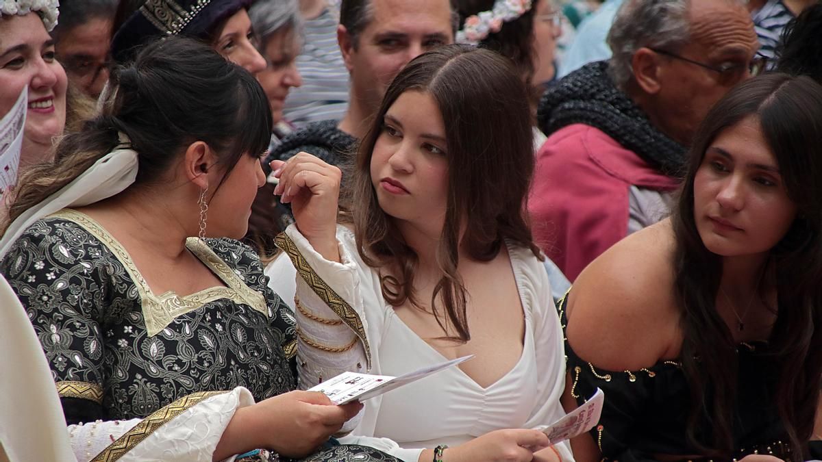 La Asociación Cultural El Trovador Leonés lleva a cabo una representación de las Cortes de 1188 bajo el título ‘Al Alba del Parlamentarismo’. 