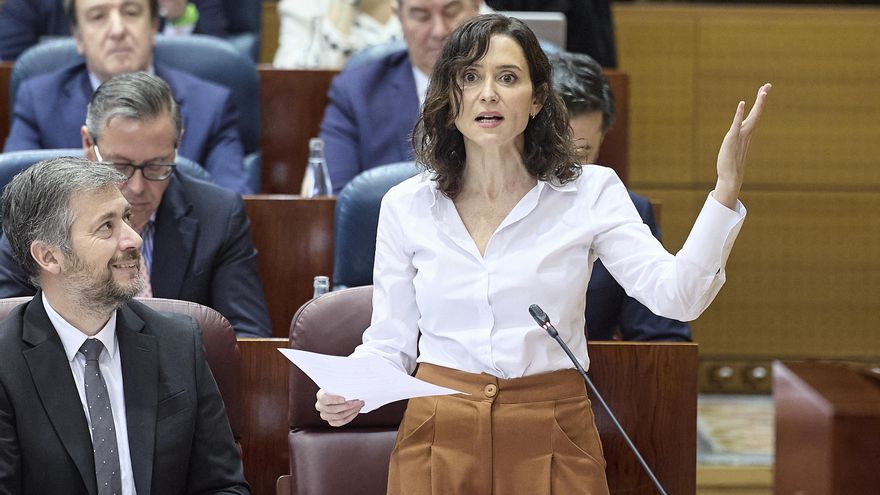 Ayuso se queda sin su Rasputín y sus locos seguidores