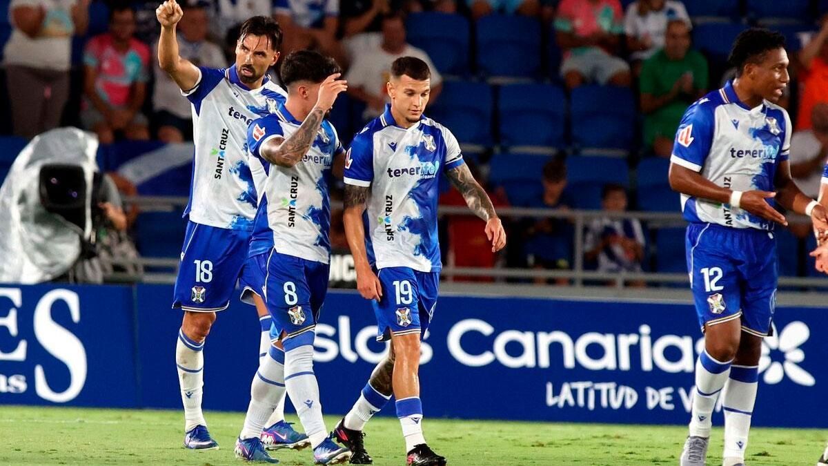 El Cabildo actualiza el patrocinio al CD Tenerife tras su ascenso