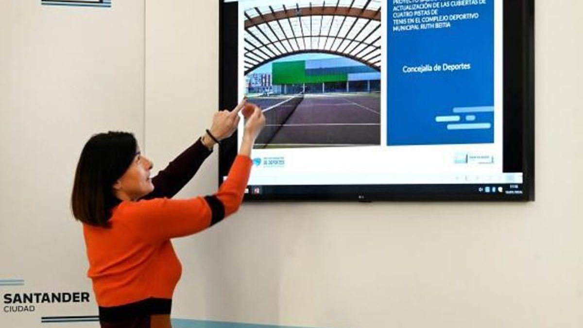 Dos clubs privados utilizan las pistas de tenis públicas del Complejo Deportivo de Santander para entrenar y dar clases