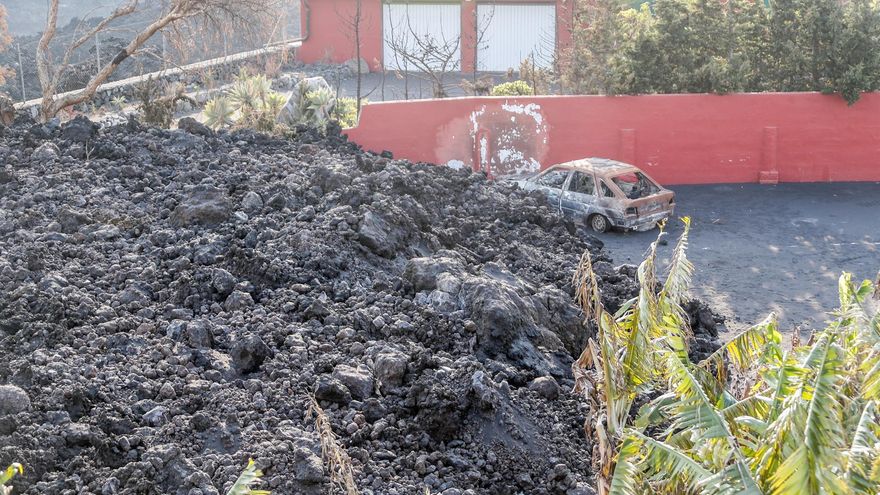 Destrozos producidos por la lava del volcán de La Palma con la última colada