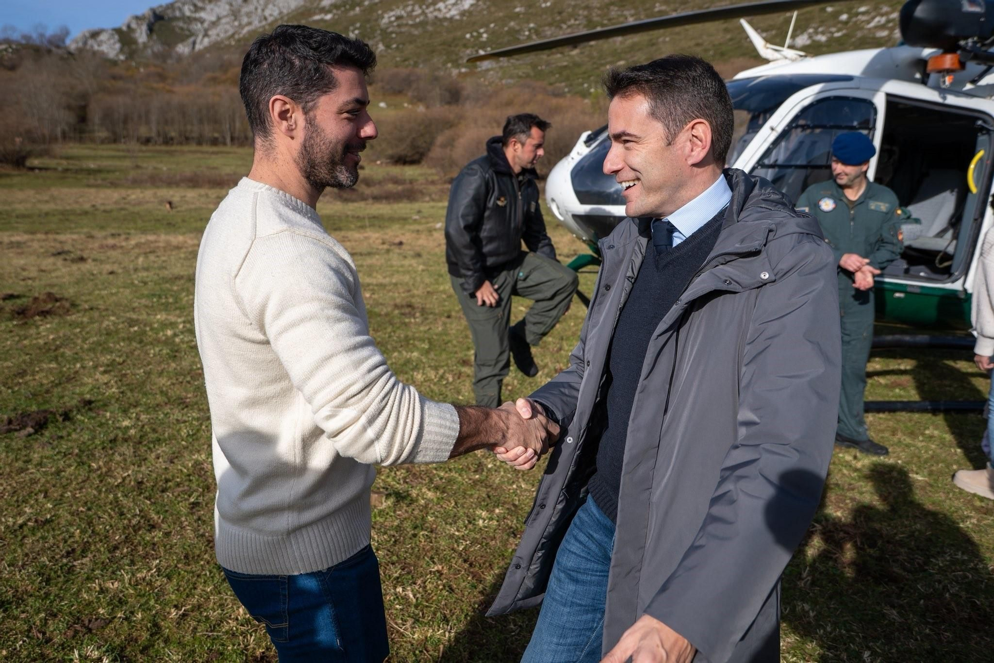 Pedro Casares aterriza en Tresviso.