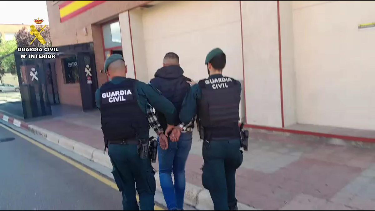 Detenidos dos miembros de un grupo criminal especializado en robos en viviendas