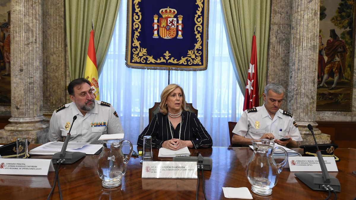 Germán Rodríguez Castiñeira, a la izquierda, con la delegada del Gobierno en Madrid, Concepción Dancausa, en una rueda de prensa el pasado 29 de junio.