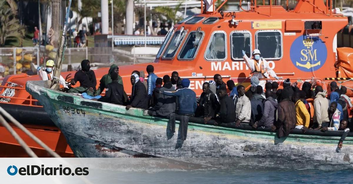 Llega a Los Cristianos un cayuco con 60 personas en plena borrasca Therese