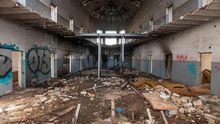 Una de las galerías centrales, completamente abandonada