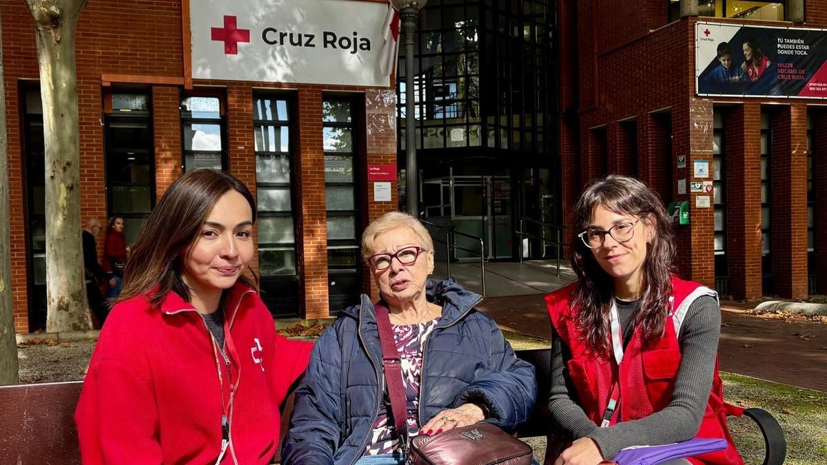 "Para mí, la pintura es una felicidad": el refugio de las personas mayores contra la soledad no deseada en Cruz Roja La Rioja